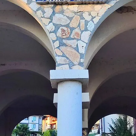 아파트 Pecani Perla Del Mar - Coastal Art Residence, Marina Dinevi Etara 1 스베티 블라스