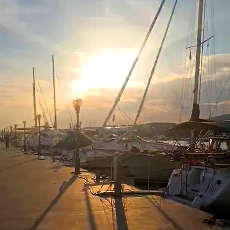 아파트 Pecani Perla Del Mar - Coastal Art Residence, Marina Dinevi Etara 1
